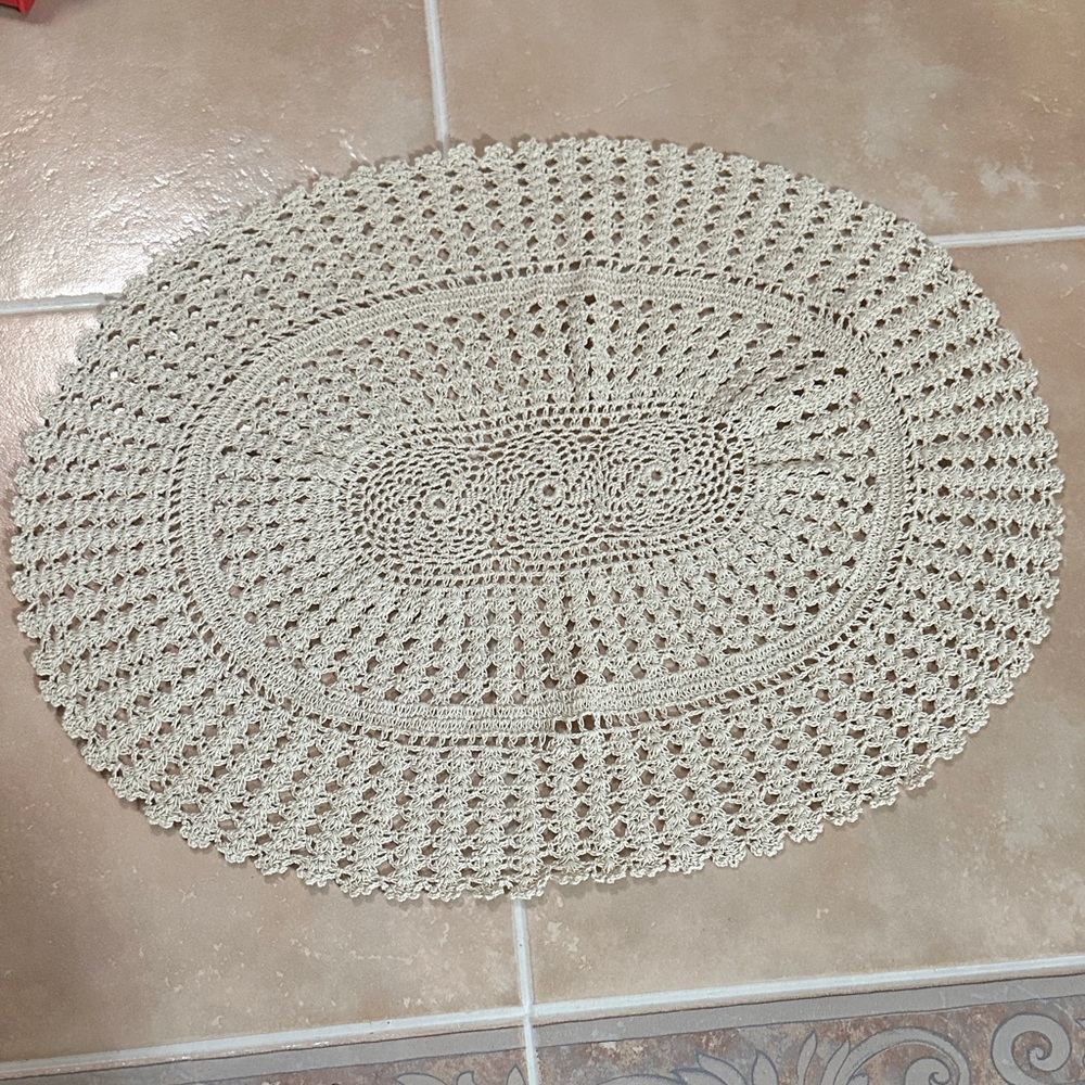 EUC Elegant Cream Crochet Doily